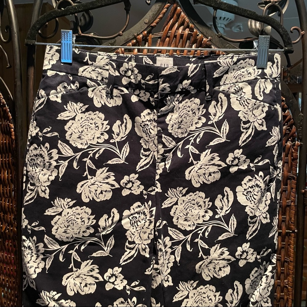 Gap navy and white floral skinny ankle pants - Picture 3 of 9